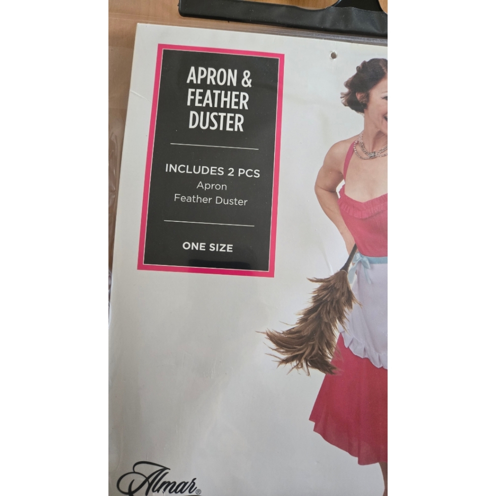 50s Happy Homemaker Apron Feather Duster. - Picture 4 of 6